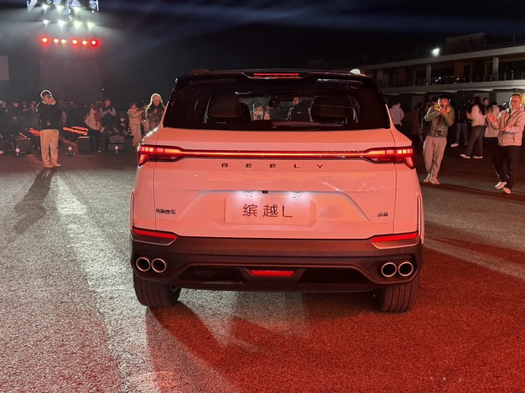 جيلي بينيو إل (Geely Binyue L ---Coolray L) - القوة والتكنولوجيا في سيارة واحدة 12 image 7